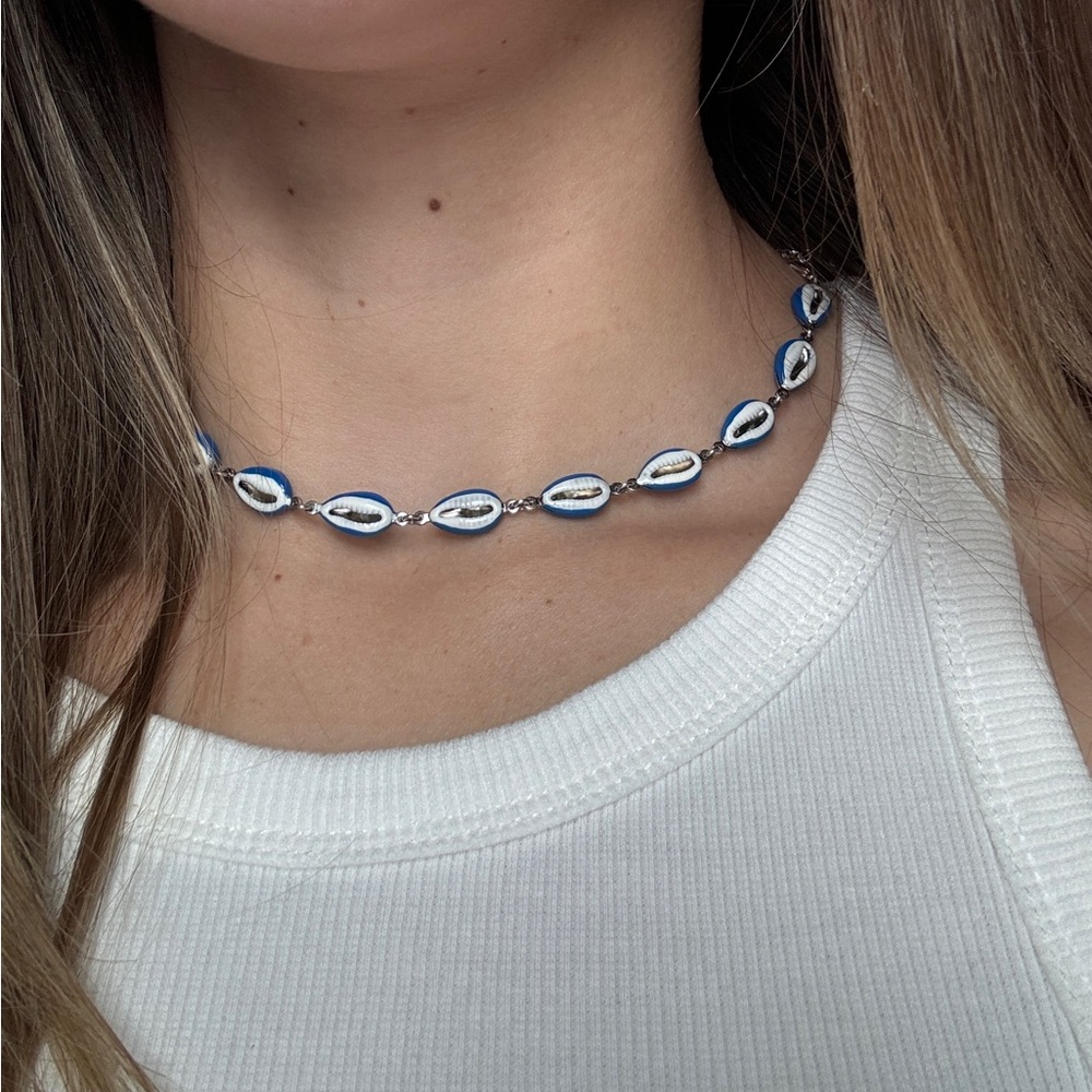 White Rhodium Shell Choker Necklace